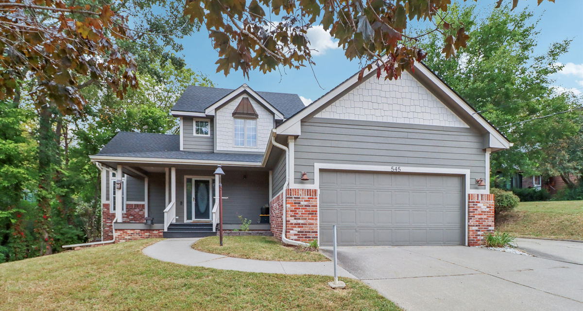 545 Christie Lane, Pleasant Hill, Iowa front exterior with mature trees and large lot